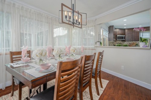 23005 Olund Crescent, Maple Ridge, BC - Indoor Photo Showing Dining Room