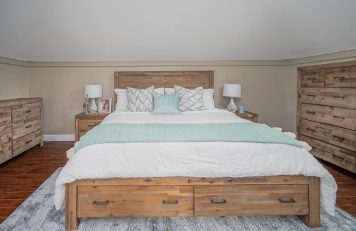 23005 Olund Crescent, Maple Ridge, BC - Indoor Photo Showing Bedroom