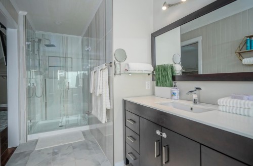 23005 Olund Crescent, Maple Ridge, BC - Indoor Photo Showing Bathroom