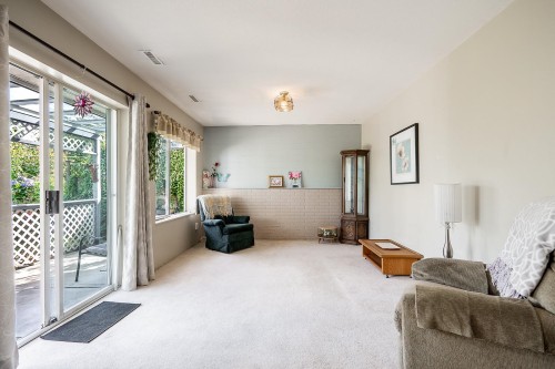 240 Eighth Avenue E, New Westminster, BC - Indoor