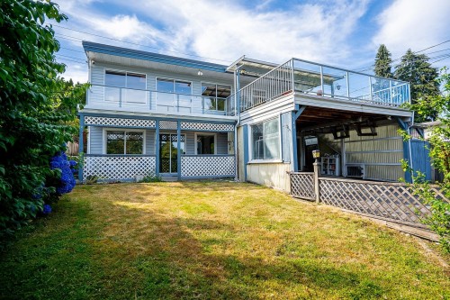 240 Eighth Avenue E, New Westminster, BC - Outdoor With Deck Patio Veranda