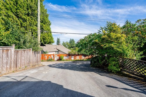 240 Eighth Avenue E, New Westminster, BC - Outdoor