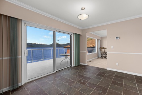 4 Strachan Point Road, West Vancouver, BC - Indoor Photo Showing Other Room