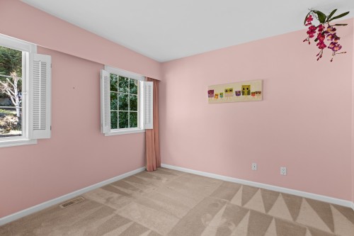 4 Strachan Point Road, West Vancouver, BC - Indoor Photo Showing Other Room