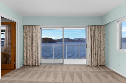 4 Strachan Point Road, West Vancouver, BC - Indoor Photo Showing Other Room