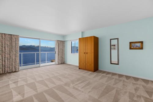 4 Strachan Point Road, West Vancouver, BC - Indoor Photo Showing Other Room