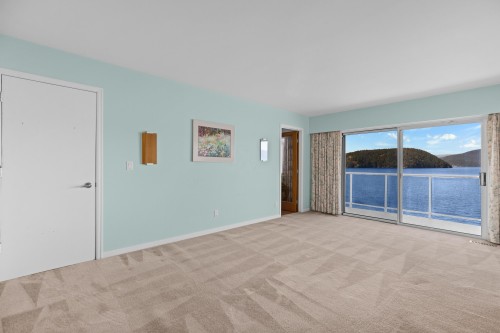 4 Strachan Point Road, West Vancouver, BC - Indoor Photo Showing Other Room