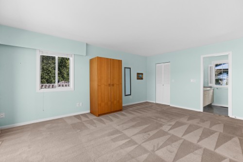 4 Strachan Point Road, West Vancouver, BC - Indoor Photo Showing Other Room