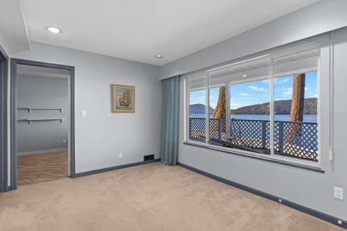 4 Strachan Point Road, West Vancouver, BC - Indoor Photo Showing Other Room