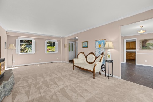 4 Strachan Point Road, West Vancouver, BC - Indoor Photo Showing Other Room