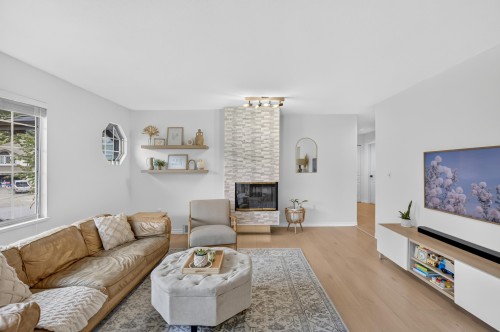 23555 108 Avenue, Maple Ridge, BC - Indoor Photo Showing Living Room With Fireplace
