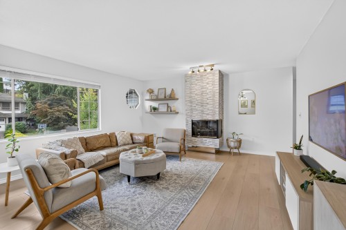 23555 108 Avenue, Maple Ridge, BC - Indoor Photo Showing Living Room With Fireplace