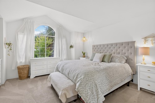 23555 108 Avenue, Maple Ridge, BC - Indoor Photo Showing Bedroom
