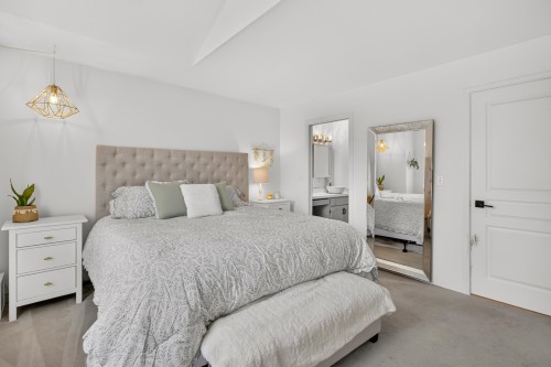 23555 108 Avenue, Maple Ridge, BC - Indoor Photo Showing Bedroom