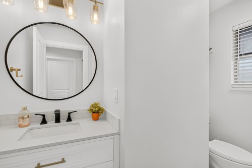 23555 108 Avenue, Maple Ridge, BC - Indoor Photo Showing Bathroom