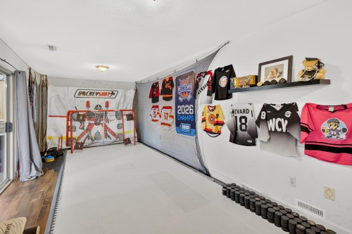23555 108 Avenue, Maple Ridge, BC - Indoor