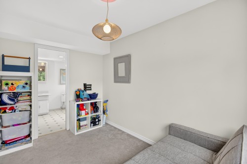 23555 108 Avenue, Maple Ridge, BC - Indoor