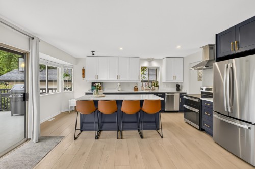 23555 108 Avenue, Maple Ridge, BC - Indoor Photo Showing Kitchen With Upgraded Kitchen
