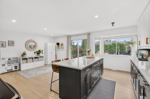 23555 108 Avenue, Maple Ridge, BC - Indoor Photo Showing Kitchen