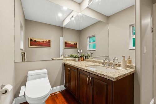 2264 Sorrento Drive, Coquitlam, BC - Indoor Photo Showing Bathroom