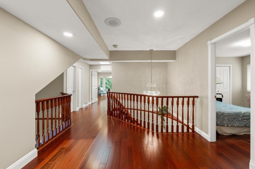 2264 Sorrento Drive, Coquitlam, BC - Indoor Photo Showing Other Room