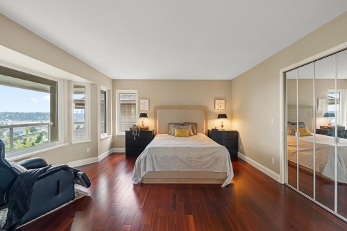 2264 Sorrento Drive, Coquitlam, BC - Indoor Photo Showing Bedroom