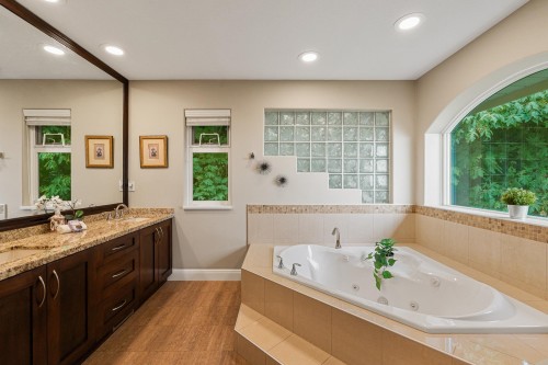 2264 Sorrento Drive, Coquitlam, BC - Indoor Photo Showing Bathroom