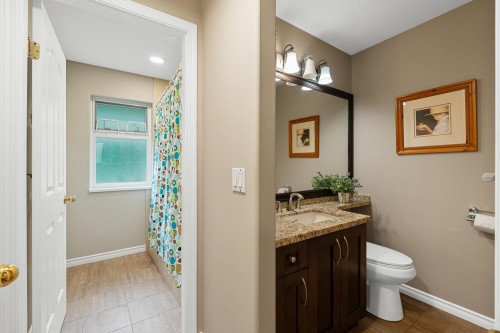 2264 Sorrento Drive, Coquitlam, BC - Indoor Photo Showing Bathroom