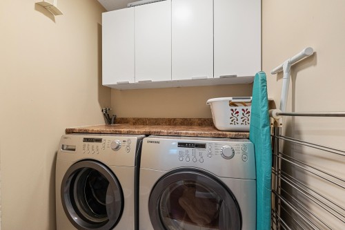 2264 Sorrento Drive, Coquitlam, BC - Indoor Photo Showing Laundry Room