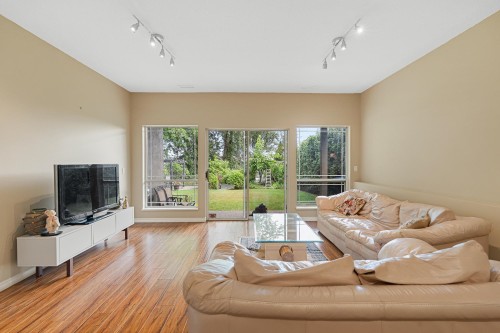 2264 Sorrento Drive, Coquitlam, BC - Indoor Photo Showing Living Room
