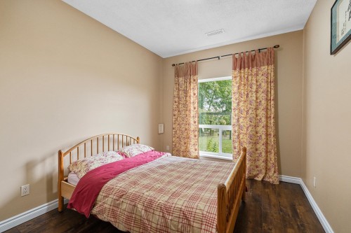 2264 Sorrento Drive, Coquitlam, BC - Indoor Photo Showing Bedroom