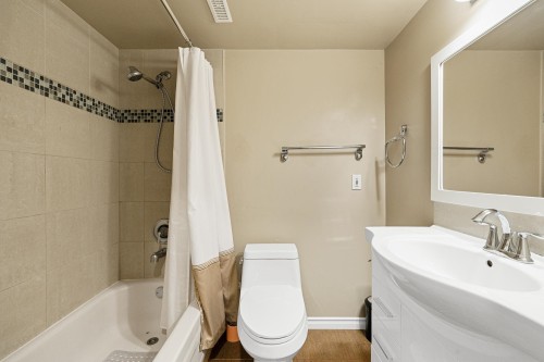 2264 Sorrento Drive, Coquitlam, BC - Indoor Photo Showing Bathroom