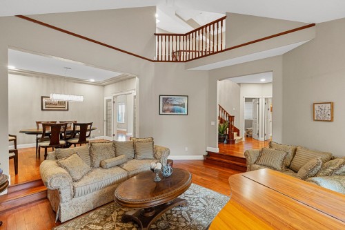 2264 Sorrento Drive, Coquitlam, BC - Indoor Photo Showing Living Room