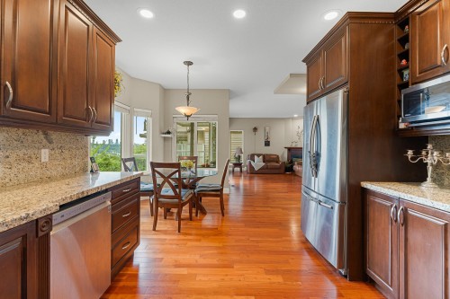 2264 Sorrento Drive, Coquitlam, BC - Indoor Photo Showing Kitchen With Upgraded Kitchen