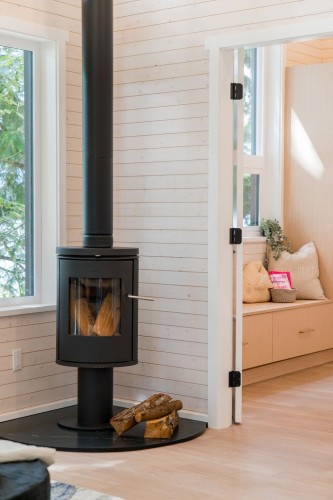 14 Croker Island E, North Vancouver, BC - Indoor With Fireplace