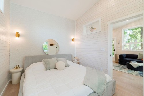 14 Croker Island E, North Vancouver, BC - Indoor Photo Showing Bedroom