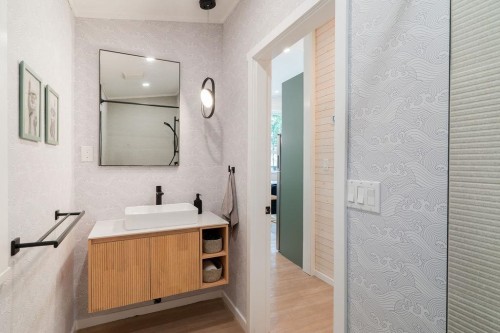14 Croker Island E, North Vancouver, BC - Indoor Photo Showing Bathroom
