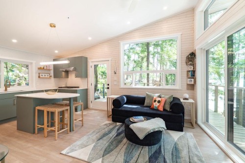 14 Croker Island E, North Vancouver, BC - Indoor Photo Showing Living Room