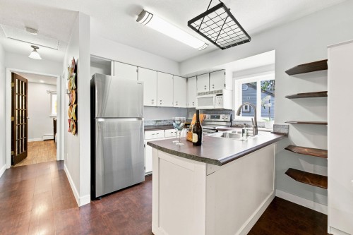 12044 Mcintyre Court, Maple Ridge, BC - Indoor Photo Showing Kitchen With Double Sink