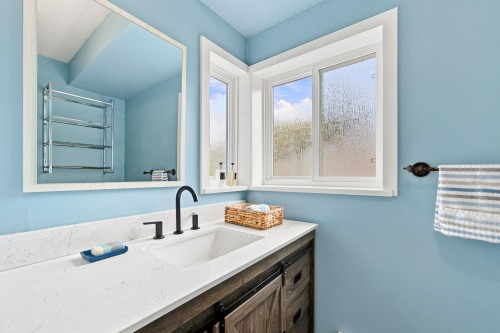 12044 Mcintyre Court, Maple Ridge, BC - Indoor Photo Showing Bathroom