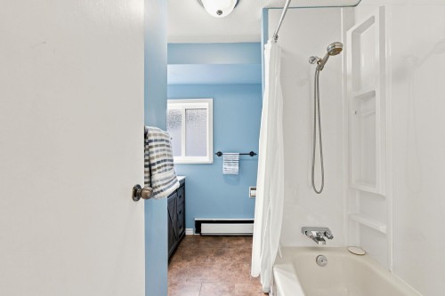 12044 Mcintyre Court, Maple Ridge, BC - Indoor Photo Showing Bathroom