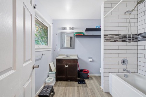 12357 189A Street, Pitt Meadows, BC - Indoor Photo Showing Bathroom