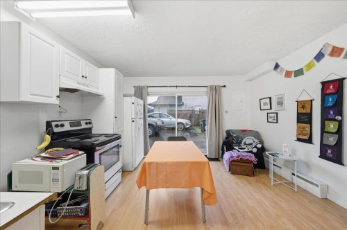 12357 189A Street, Pitt Meadows, BC - Indoor Photo Showing Kitchen