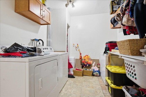 12357 189A Street, Pitt Meadows, BC - Indoor Photo Showing Laundry Room