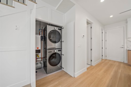 6720 Francis Road, Richmond, BC - Indoor Photo Showing Laundry Room