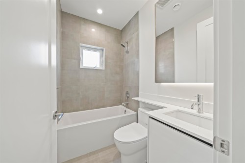 6720 Francis Road, Richmond, BC - Indoor Photo Showing Bathroom