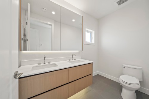 6720 Francis Road, Richmond, BC - Indoor Photo Showing Bathroom