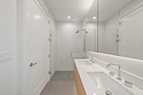 6720 Francis Road, Richmond, BC - Indoor Photo Showing Bathroom