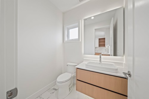 6720 Francis Road, Richmond, BC - Indoor Photo Showing Bathroom