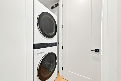 3-646 E 23Rd Avenue, Vancouver, BC - Indoor Photo Showing Laundry Room